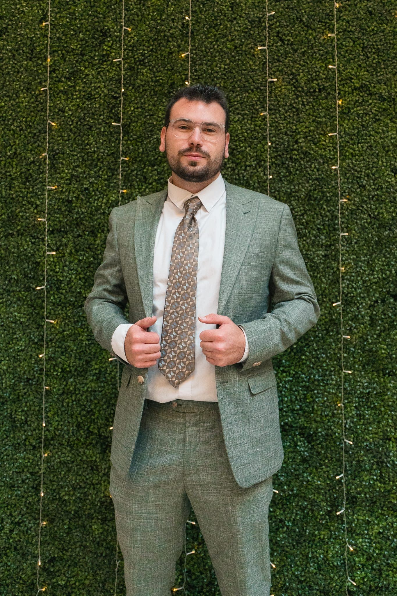 Donny in green suit, hands on lapels